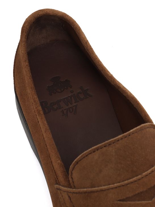 mocassino-berwick-1707-scamosciato-marrone-5105-ho254-sandalo