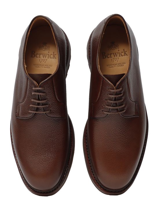 scarpe-berwick-1707-derby-marrone-5768-ho234martin-grain-testa